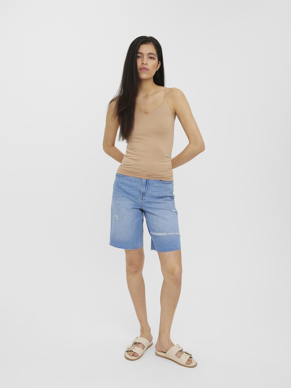 model_shot-front_full